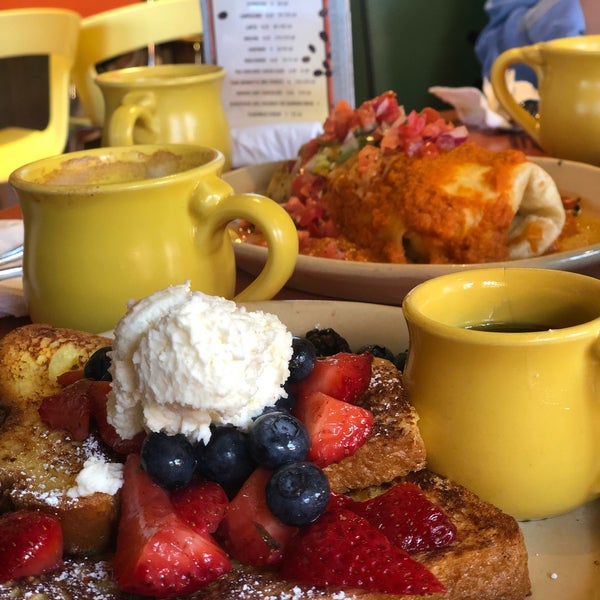 Photo taken at Snooze, an A.M. Eatery by Wasan on 8/9/2019