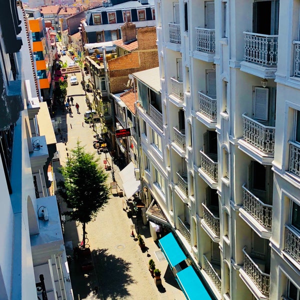 รูปภาพถ่ายที่ Sennacity Hotel โดย Ahmet S. เมื่อ 4/7/2018