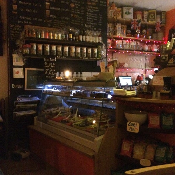 Foto diambil di A cappella cafe &amp; pizzeria oleh scott R. pada 12/16/2014