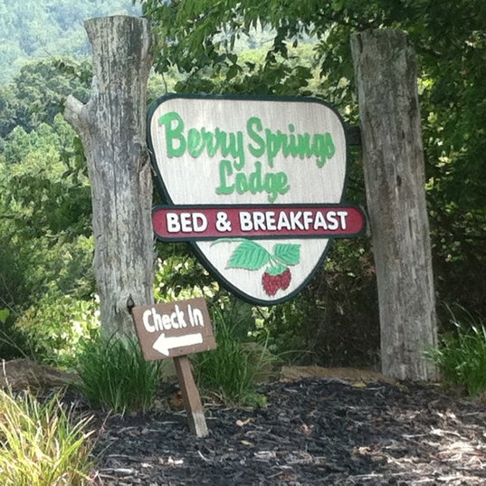 Foto tirada no(a) Berry Springs Lodge por Chris H. em 8/17/2011