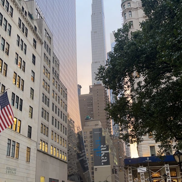รูปภาพถ่ายที่ The Manhattan at Times Square Hotel โดย Abin M. เมื่อ 7/13/2022