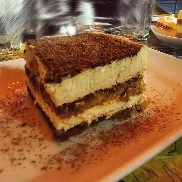 Craving a dessert at 11 pm?? They open until 1 am. Try there tiramisu....