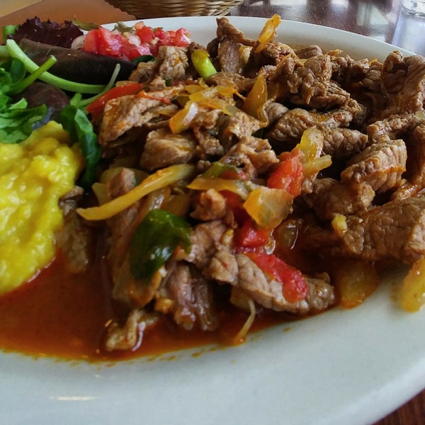 Siga Tibs:Beef marinated in a red wine sauce and stir-fried with onion, tomato, garlic and berbere