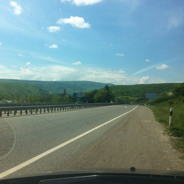 Кисловодск подкумок дорога. Минеральные воды трасса кавказ. Дорога в кисловодск на автомобиле фотографии. Старинная крепость кисловодск. Дорога на джилы су.