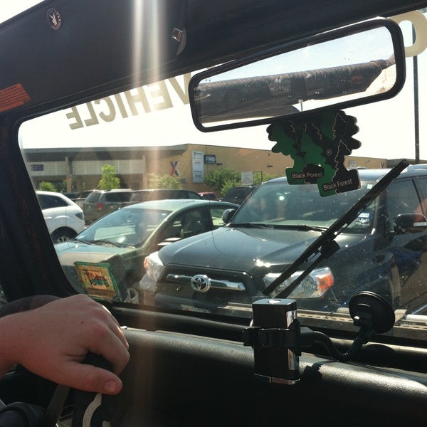 tinker commissary hours