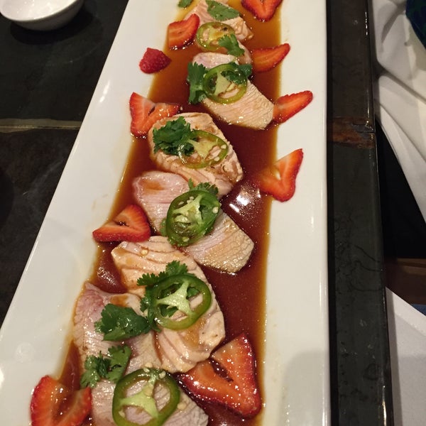 Foto tirada no(a) Sushi Hai por Michael F. em 5/19/2015