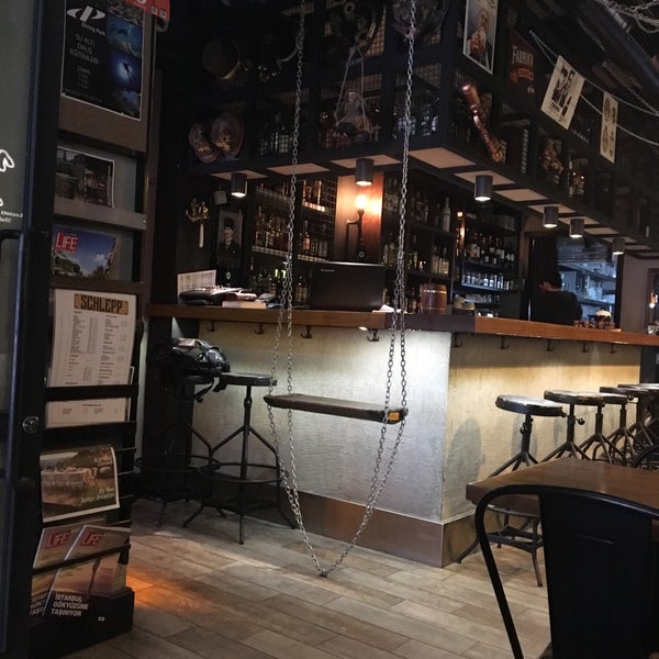 3/22/2017 tarihinde Hatice K.ziyaretçi tarafından Schlepp Cafe &amp; Pub'de çekilen fotoğraf