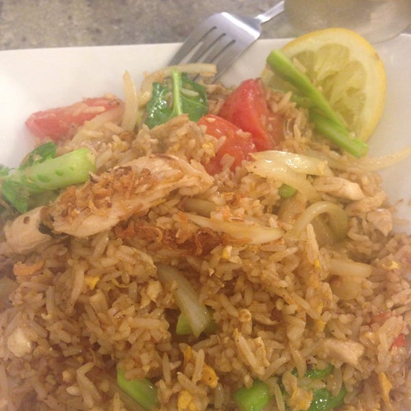 3/7/2014 tarihinde Greg M.ziyaretçi tarafından Ghin Khao Thai Food'de çekilen fotoğraf