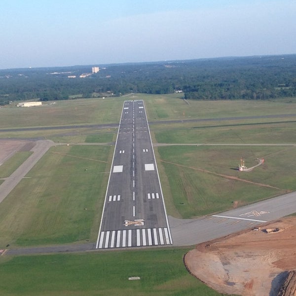 6/9/2013 tarihinde Jennifer H.ziyaretçi tarafından Tyler Pounds Regional Airport (TYR)'de çekilen fotoğraf