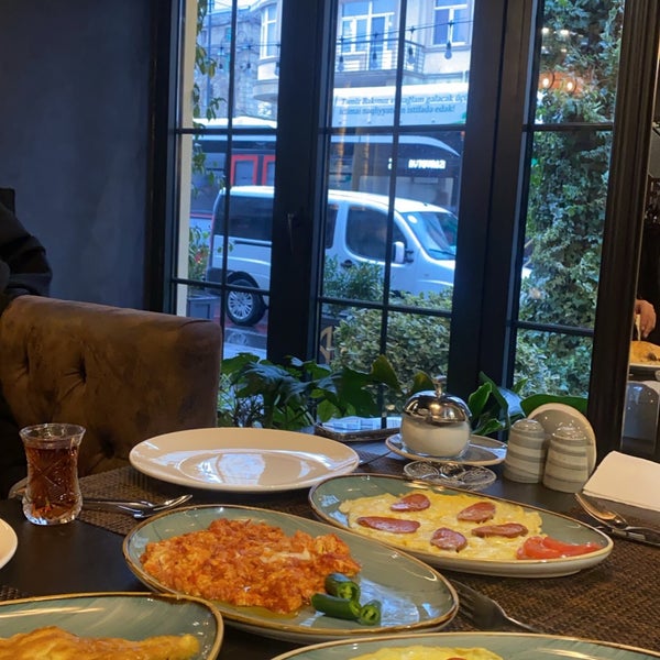 Foto diambil di Anadolu Restaurant (Halal) oleh ع pada 1/23/2024