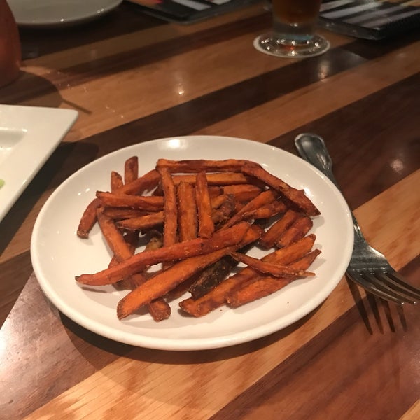 Never order the sweet potato fries. Look at the size of it ... $5 for this????? WHAAAAAAAAAT?