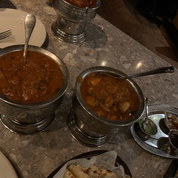 Wow! This is the best Indian restaurant in Sarasota. Vindaloo, Rogan Josh, Dopiaza, onion bhajia. All fabulous. And their naan is wonderful. The owner is very sweet and attentive. Service is great.