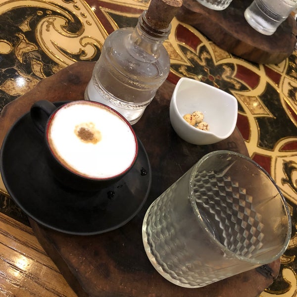 Foto diambil di QUB COFFEE oleh Canan B. pada 8/15/2019