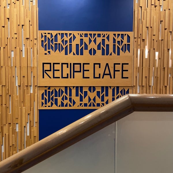 Foto diambil di RECIPE Café oleh Oops! pada 7/1/2021