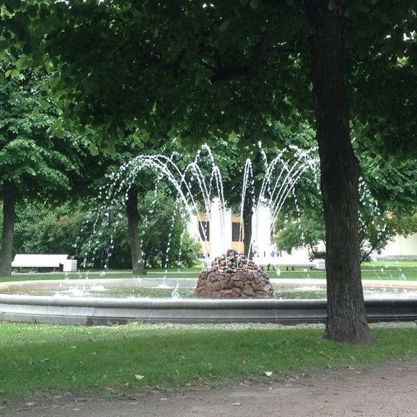 Парк у смольного