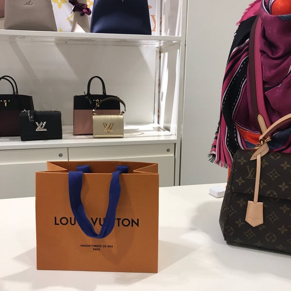 Louis Vuitton - Boutique in Streeterville