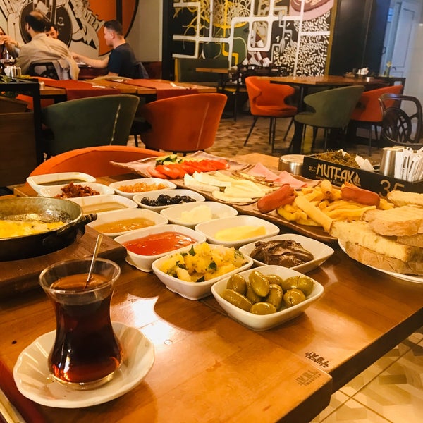 Foto tomada en Mutfak Cafe &amp; Restaurant  por Yılmaz Ş. el 11/3/2019
