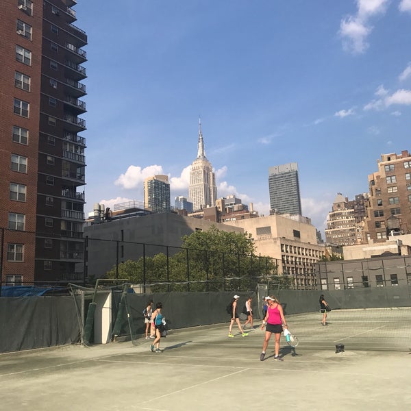 Das Foto wurde bei Midtown Tennis Club von Bernie M. am 6/13/2017 aufgenommen