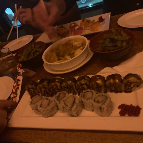 รูปภาพถ่ายที่ Momo Sushi Shack โดย Ericka T. เมื่อ 6/11/2019