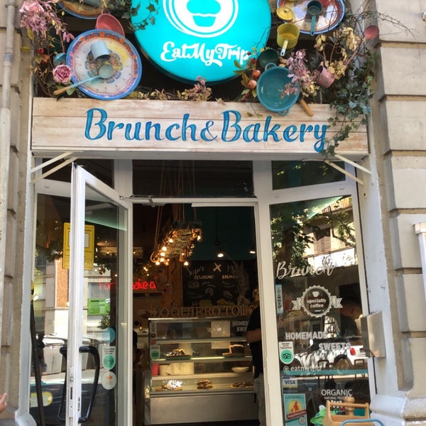 Foto diambil di EatMyTrip - Brunch &amp; Bakery Barcelona oleh Rakan pada 8/10/2022