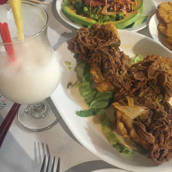 Foto diambil di Sazon Cuban Cuisine oleh Biriz V. pada 9/28/2015