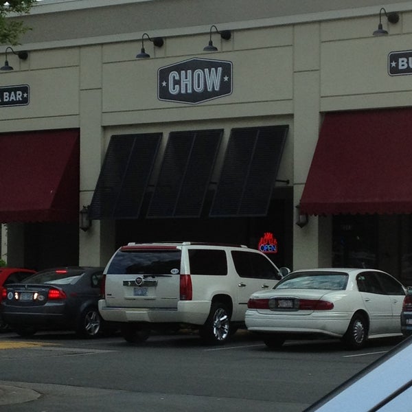 Foto diambil di Chow Pizza Bar oleh Brian T. pada 5/17/2013