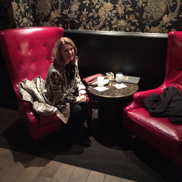 12/8/2016にKevin P.がThe Peacock Room Loungeで撮った写真
