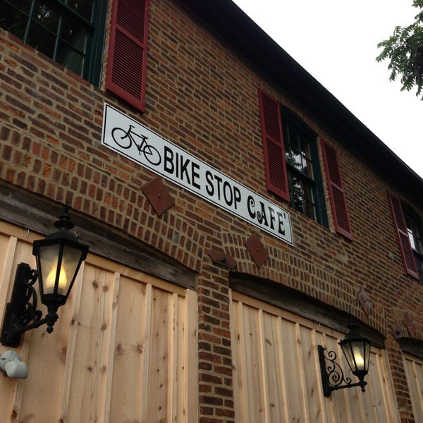 6/9/2013 tarihinde Mike G.ziyaretçi tarafından Bike Stop Cafe'de çekilen fotoğraf