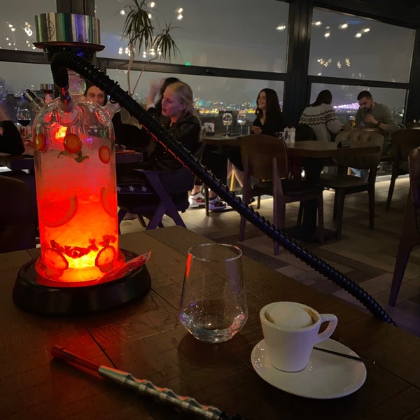 4/7/2021 tarihinde Aziyaretçi tarafından Loti Cafe &amp; Roof Lounge'de çekilen fotoğraf