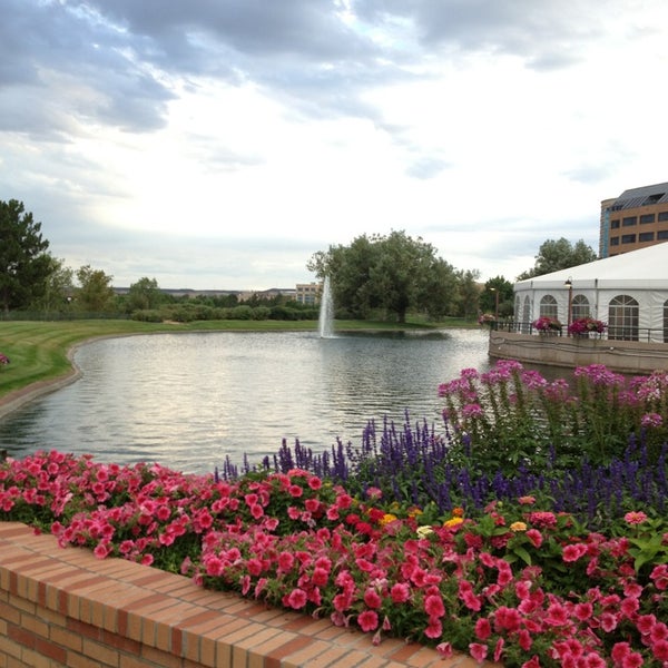 Foto diambil di The Inverness Denver, a Hilton Golf &amp; Spa Resort oleh Charlie 🐶 B. pada 8/6/2013