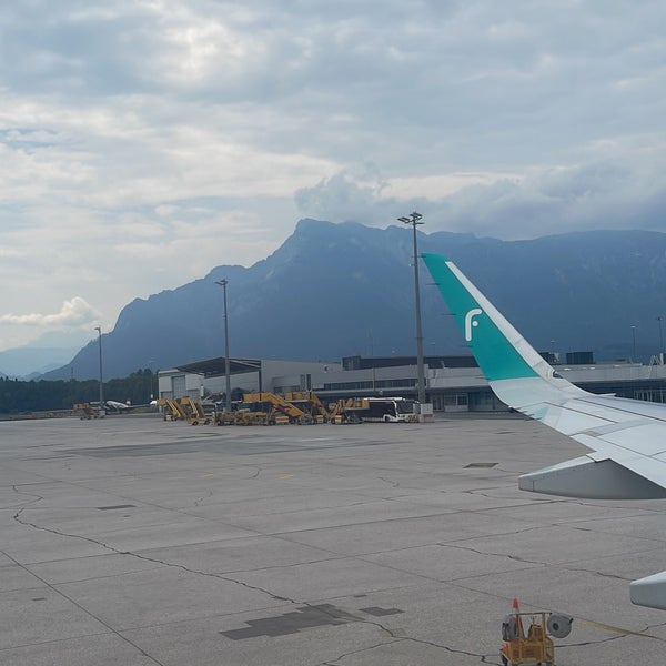6/30/2023 tarihinde Khaled ٰ.ziyaretçi tarafından Salzburg Airport W. A. Mozart (SZG)'de çekilen fotoğraf