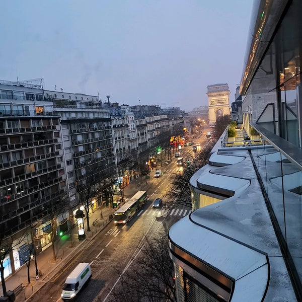 1/25/2020 tarihinde Techiziyaretçi tarafından Renaissance Paris Arc de Triomphe Hotel'de çekilen fotoğraf