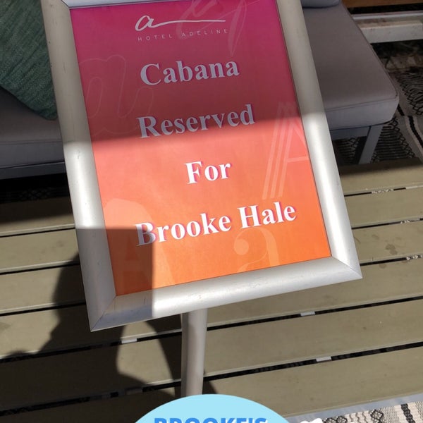 รูปภาพถ่ายที่ Hotel Adeline โดย Brooke S. เมื่อ 10/6/2019