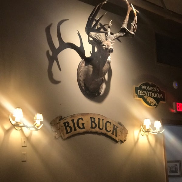 Photo prise au Big Buck Brewery &amp; Steakhouse par Deanne Lynn J. le3/15/2019