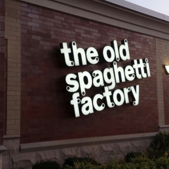 8/26/2013 tarihinde Ryan S.ziyaretçi tarafından The Old Spaghetti Factory'de çekilen fotoğraf