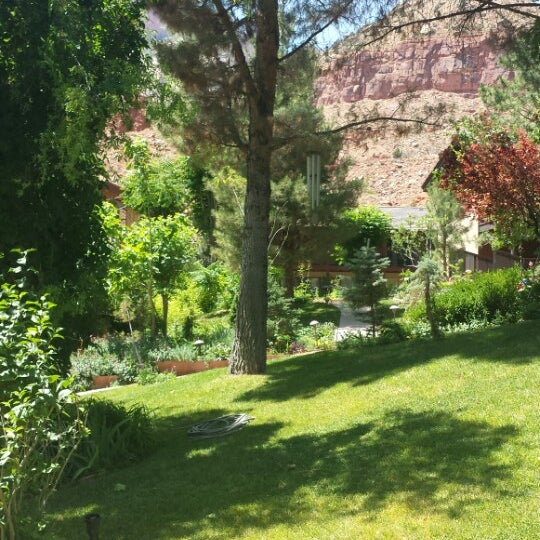 Foto diambil di Cliffrose Lodge &amp; Gardens, Curio Collection by Hilton oleh Ryan S. pada 6/10/2014