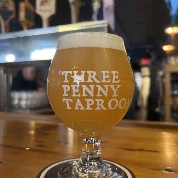 Foto tirada no(a) Three Penny Taproom por Chad B. em 10/27/2022