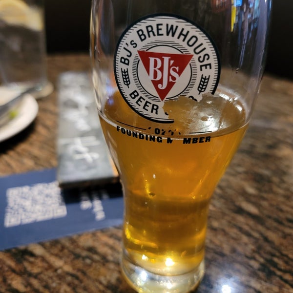 Photo taken at BJ&#39;s Restaurant &amp; Brewhouse by Kenny F. on 6/21/2021