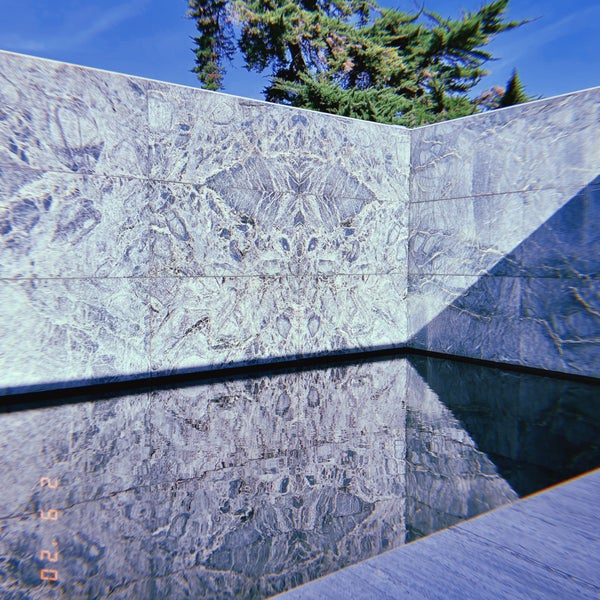 Foto scattata a Mies van der Rohe Pavilion da Hai H. il 2/10/2020