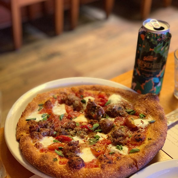 Das Foto wurde bei Pizzeria Mozza von Angela K. am 7/17/2019 aufgenommen