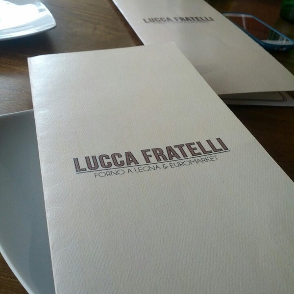 รูปภาพถ่ายที่ Lucca Fratelli โดย Roca O. เมื่อ 4/19/2013