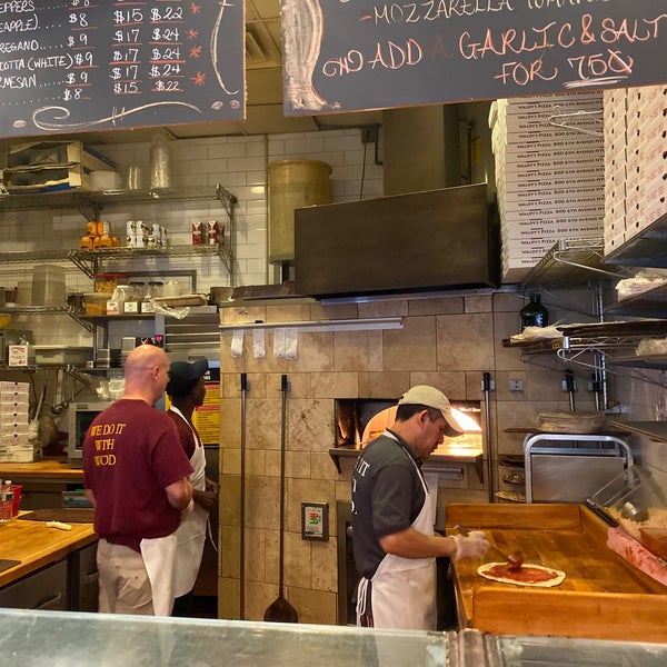Снимок сделан в Waldy’s Wood Fired Pizza &amp; Penne пользователем Sonia J. 10/22/2019