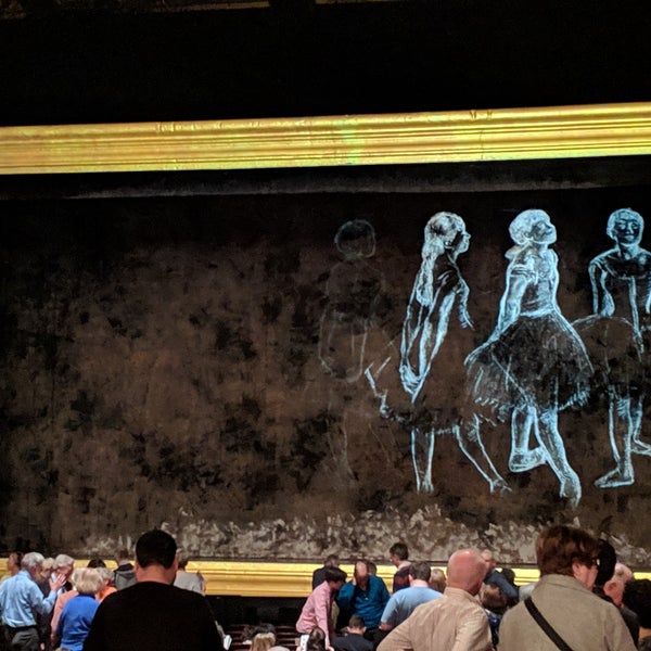 Foto diambil di The 5th Avenue Theatre oleh Gilad G. pada 4/4/2019