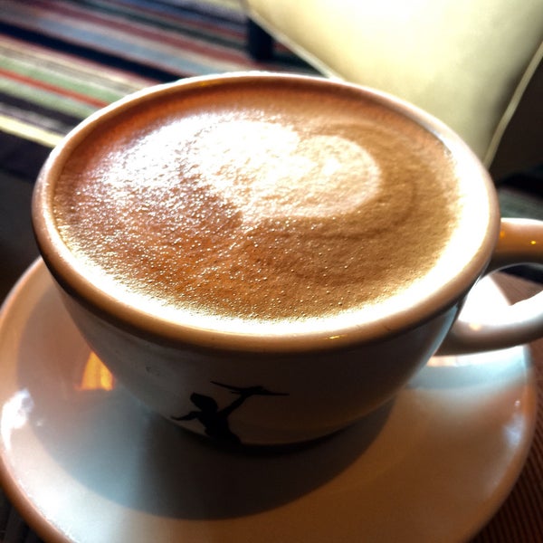 Cappuccino cookie. Флэт Уайт. Флэт Уайт Чабдаров. Кофемашина флэт Уайт. Флэт Уайт кофе.