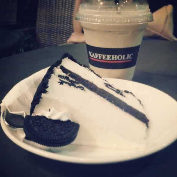 Photo taken at Kaffeeholic Coffee by Deedee L. on 5/18/2013