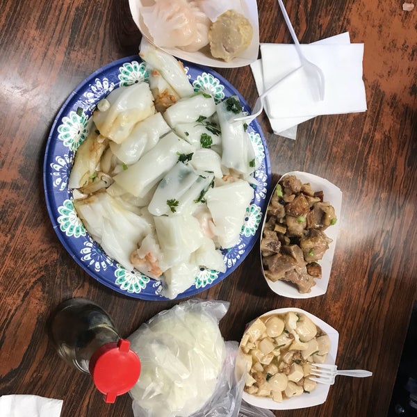 New Moon Chinese Restaurant in Chinatown