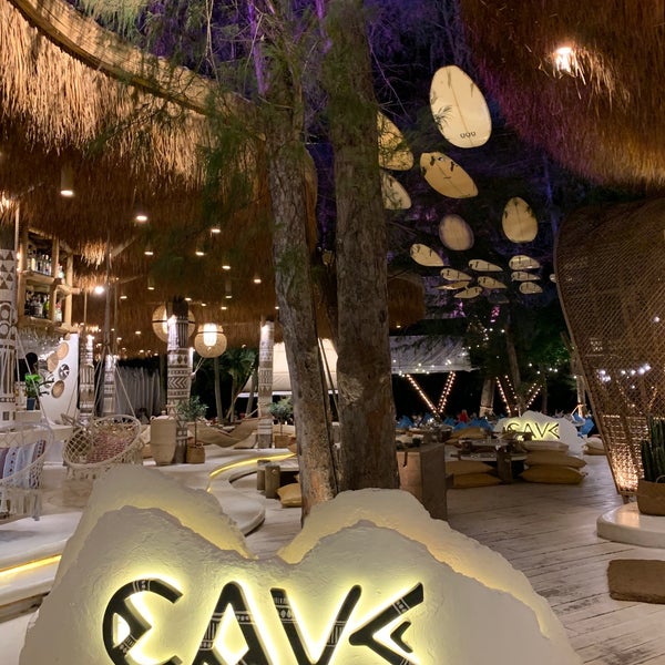 Cave Beach Club Amphoe Bang Lamung, Chonburi