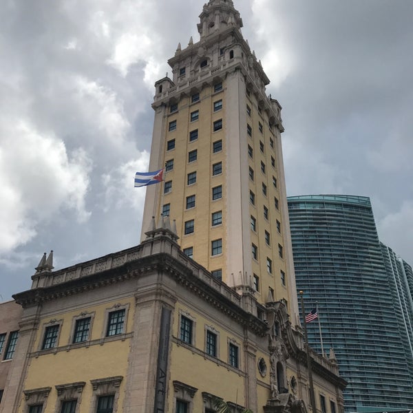 7/28/2017 tarihinde Up L.ziyaretçi tarafından Miami Freedom Tower'de çekilen fotoğraf
