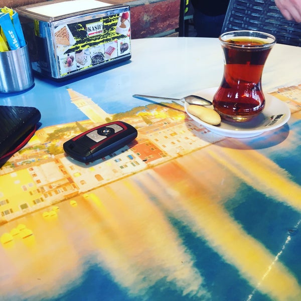 Das Foto wurde bei Kaşif Cafe / heykel von Meteoficial 5. am 4/4/2019 aufgenommen