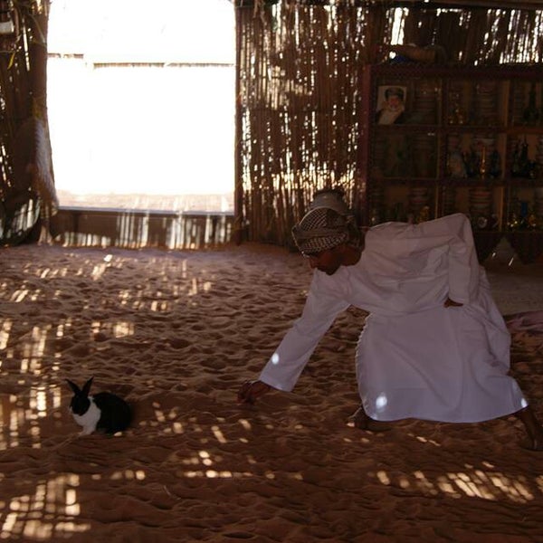 Foto diambil di Desert Nights Camp Al Wasil oleh Sultanov M. pada 3/14/2014